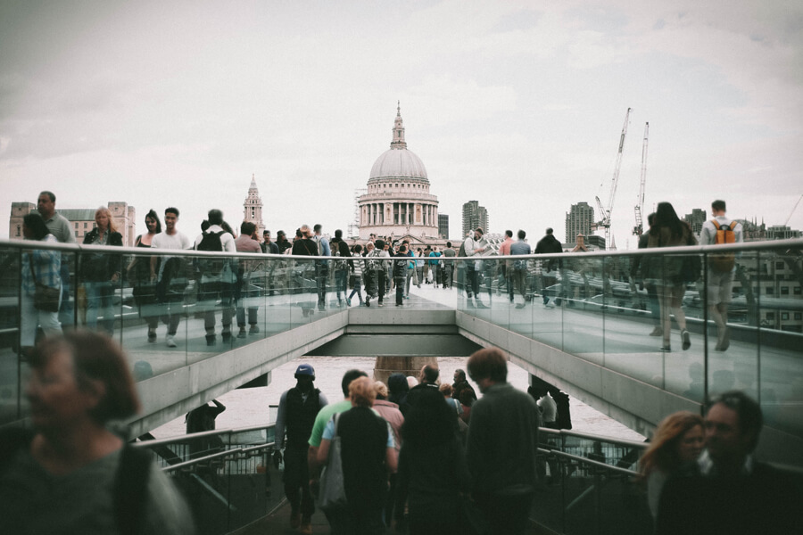 ロンドンの橋の上と下